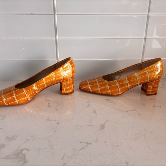 Bandolino Orange Heels with Geometric Pattern - Picture 3 of 7